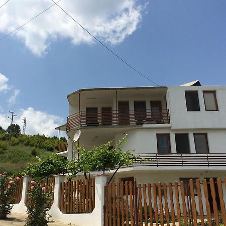 Petrovi Guest House Obzor Exterior foto
