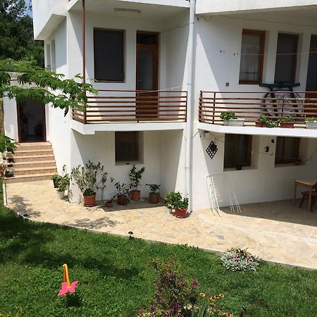 Petrovi Guest House Obzor Exterior foto