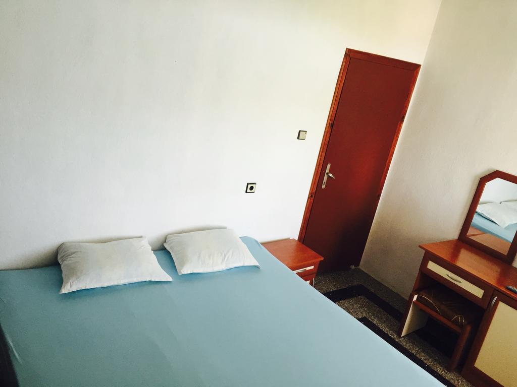 Petrovi Guest House Obzor Quarto foto