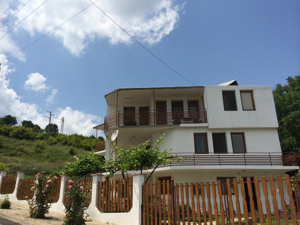 Petrovi Guest House Obzor Exterior foto