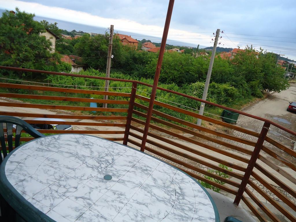 Petrovi Guest House Obzor Quarto foto