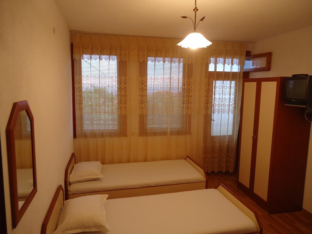 Petrovi Guest House Obzor Quarto foto