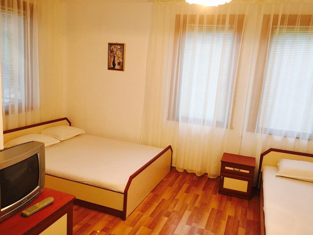 Petrovi Guest House Obzor Quarto foto